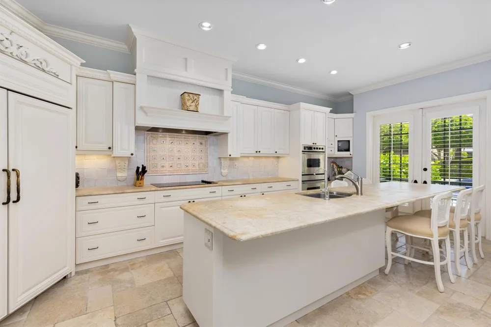 307 Everglade Avenue Palm Beach, FL 33480
