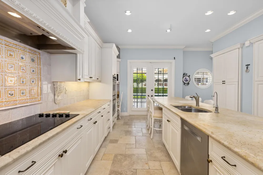 307 Everglade Avenue Palm Beach, FL 33480