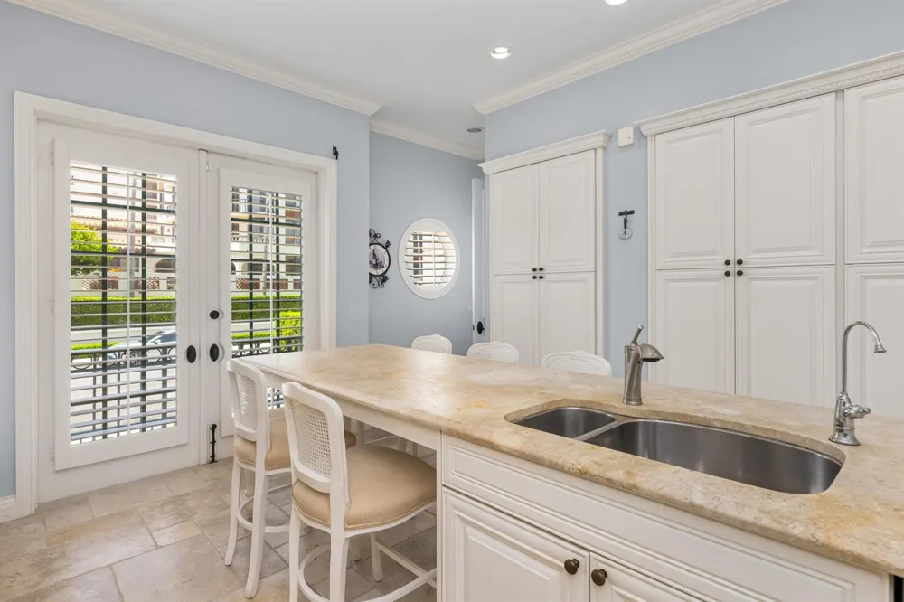 307 Everglade Avenue Palm Beach, FL 33480