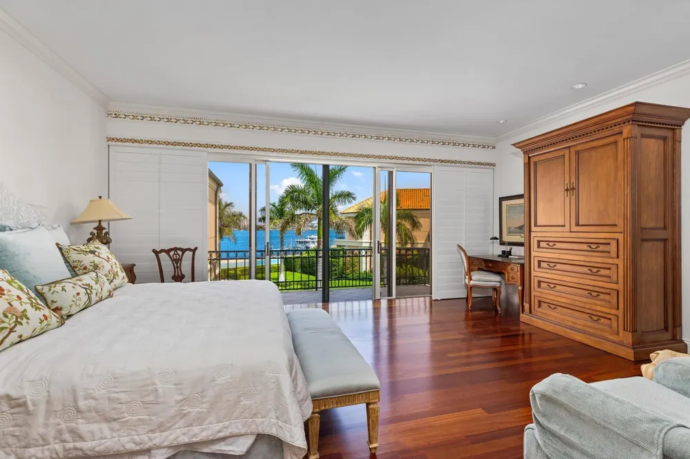 307 Everglade Avenue Palm Beach, FL 33480