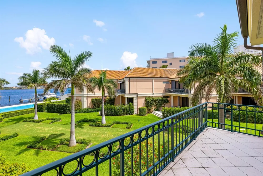 307 Everglade Avenue Palm Beach, FL 33480