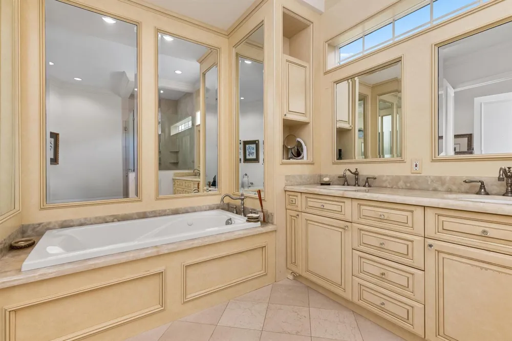 307 Everglade Avenue Palm Beach, FL 33480