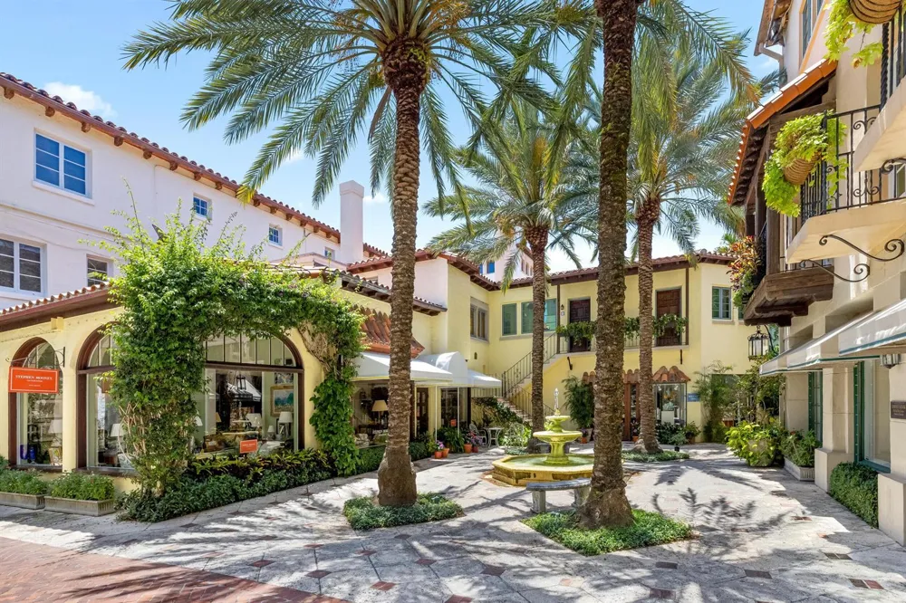 9 Via Parigi Palm Beach, FL 33480