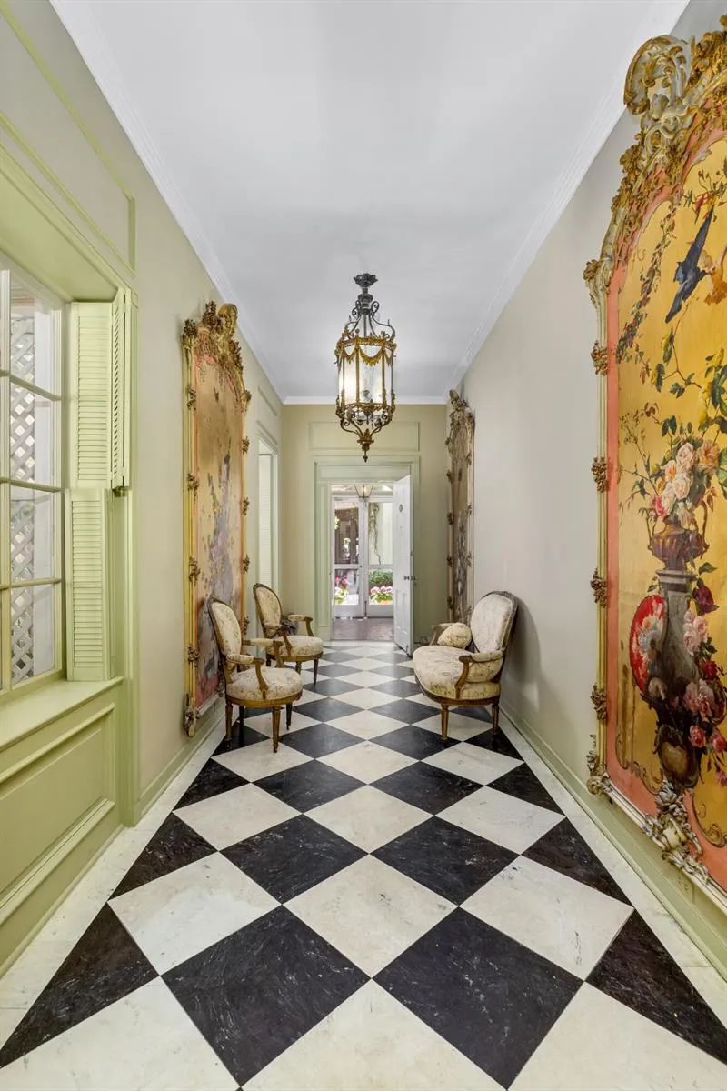 9 Via Parigi Palm Beach, FL 33480