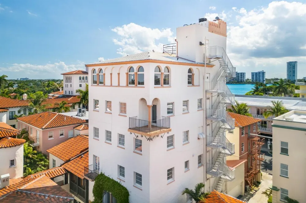 9 Via Parigi Palm Beach, FL 33480