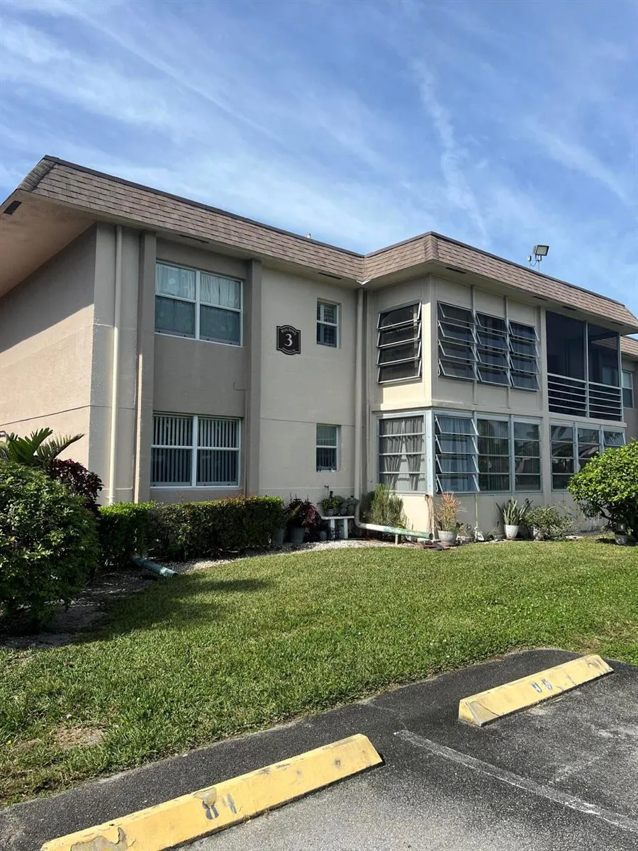 504 Davis Road #95 Palm Springs, FL 33461