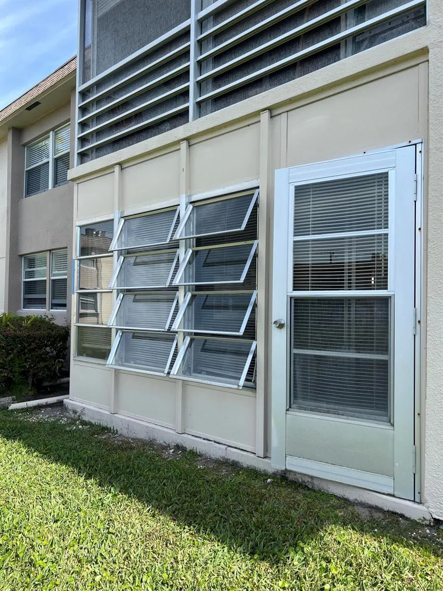 504 Davis Road #95 Palm Springs, FL 33461