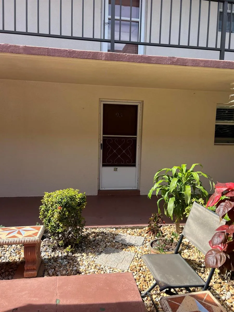 504 Davis Road #95 Palm Springs, FL 33461
