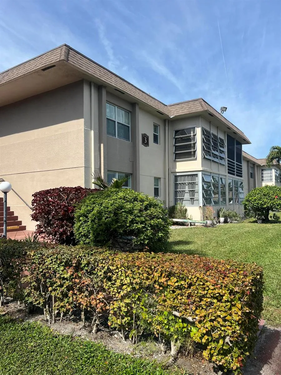 504 Davis Road #95 Palm Springs, FL 33461