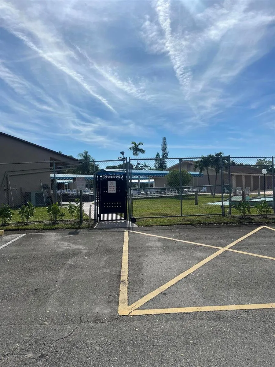 504 Davis Road #95 Palm Springs, FL 33461