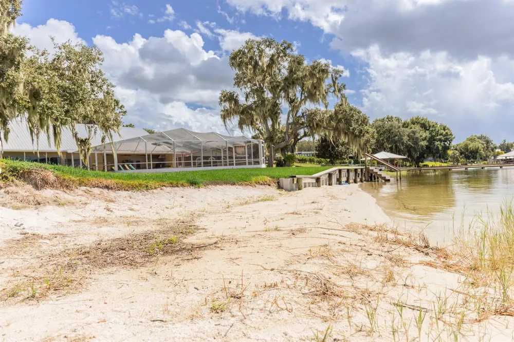 131 Sunset Drive Lake Placid, FL 33852