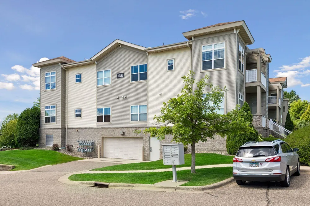 1256 County Road D E #101 Maplewood, MN 55109