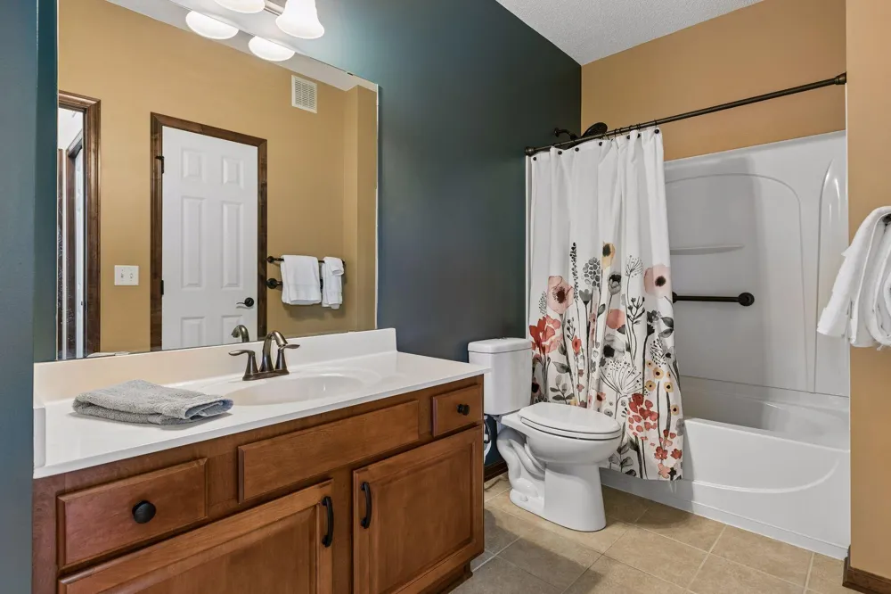 1256 County Road D E #101 Maplewood, MN 55109