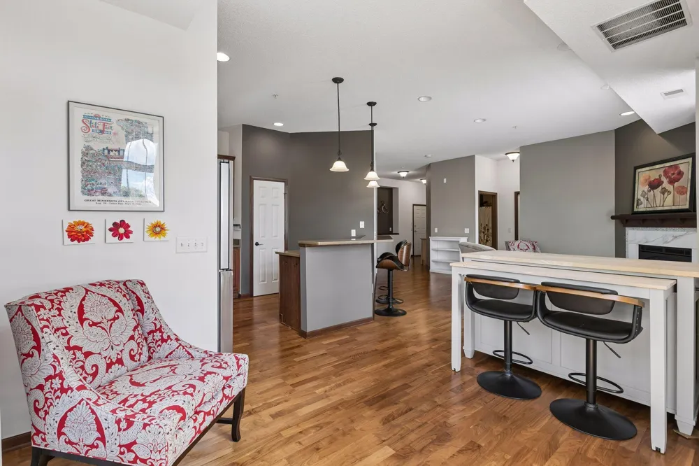 1256 County Road D E #101 Maplewood, MN 55109