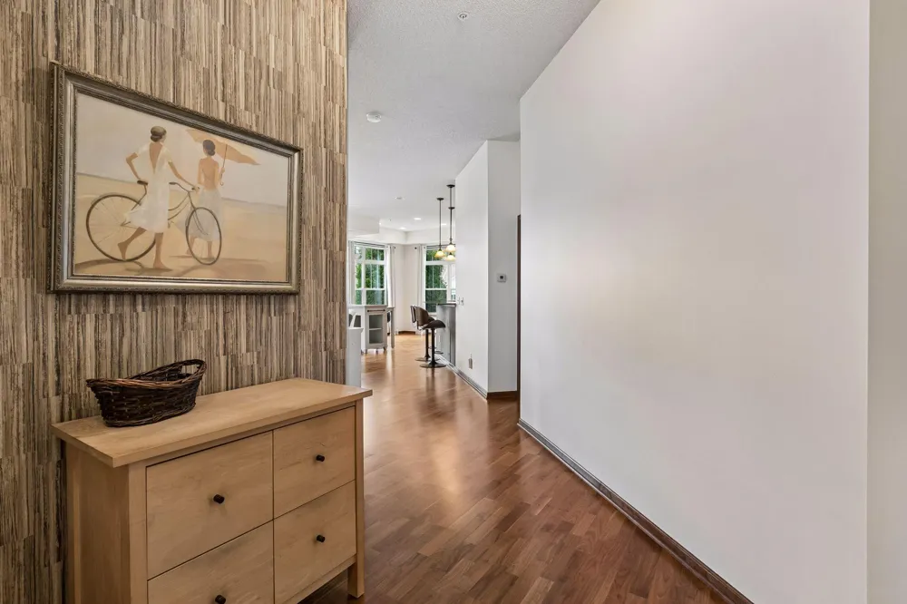 1256 County Road D E #101 Maplewood, MN 55109