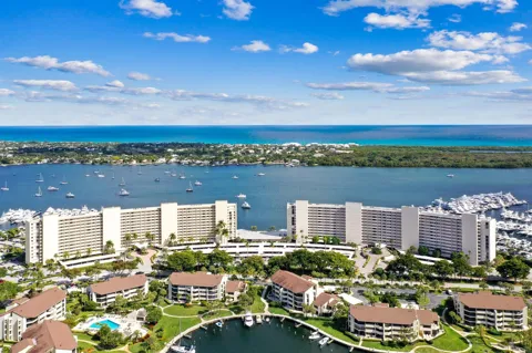 134 Lakeshore Drive #814