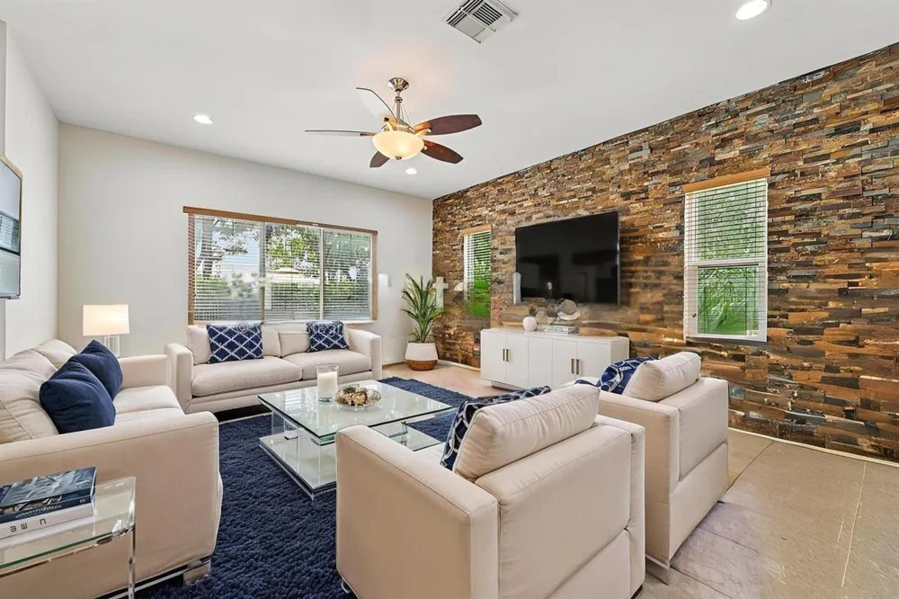 553 Gazetta Way West Palm Beach, FL 33413