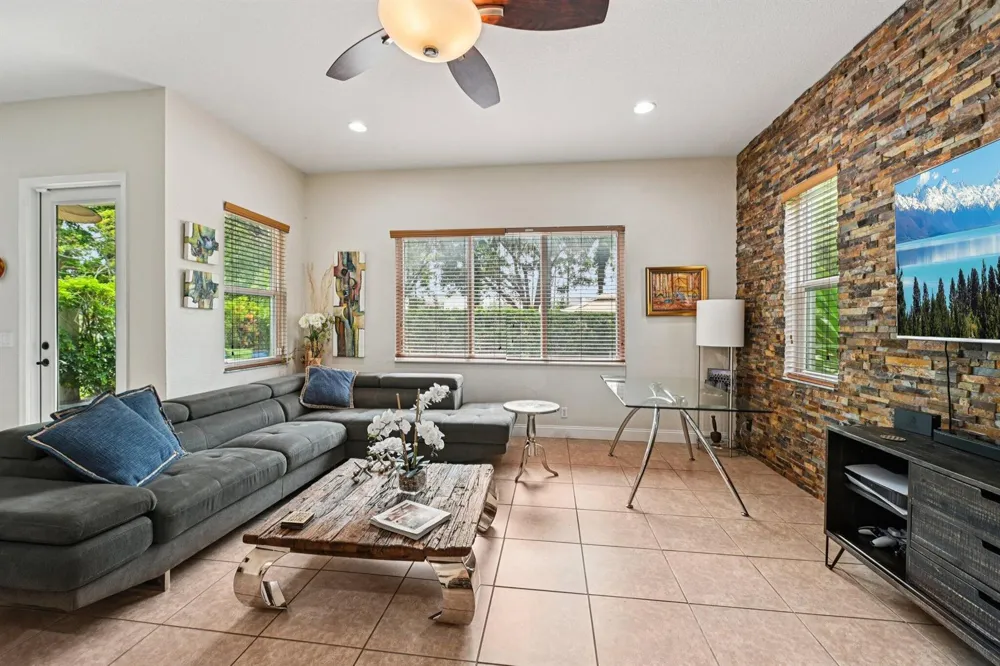 553 Gazetta Way West Palm Beach, FL 33413