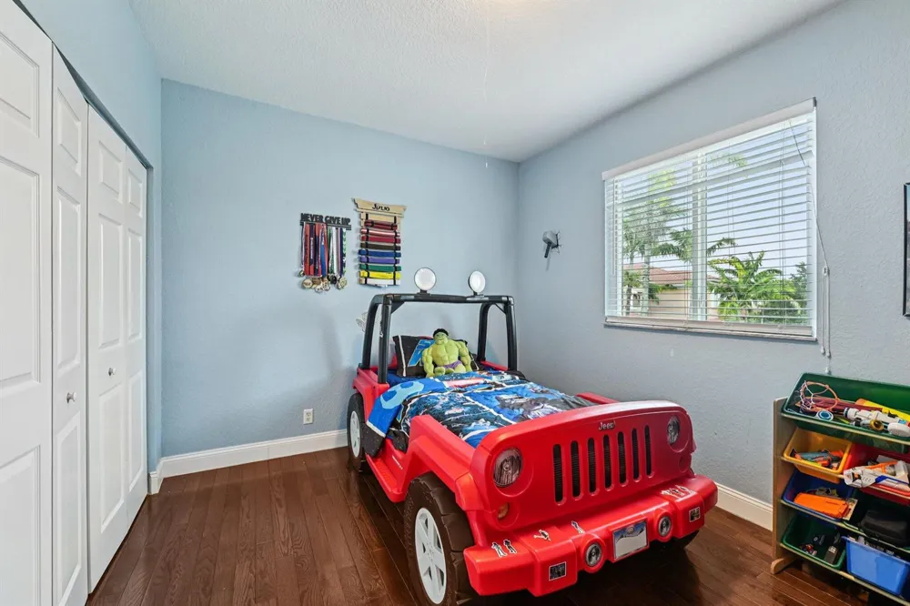 553 Gazetta Way West Palm Beach, FL 33413