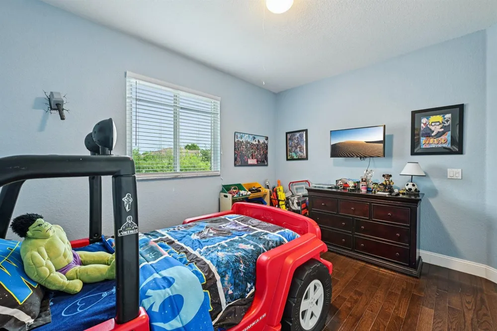 553 Gazetta Way West Palm Beach, FL 33413