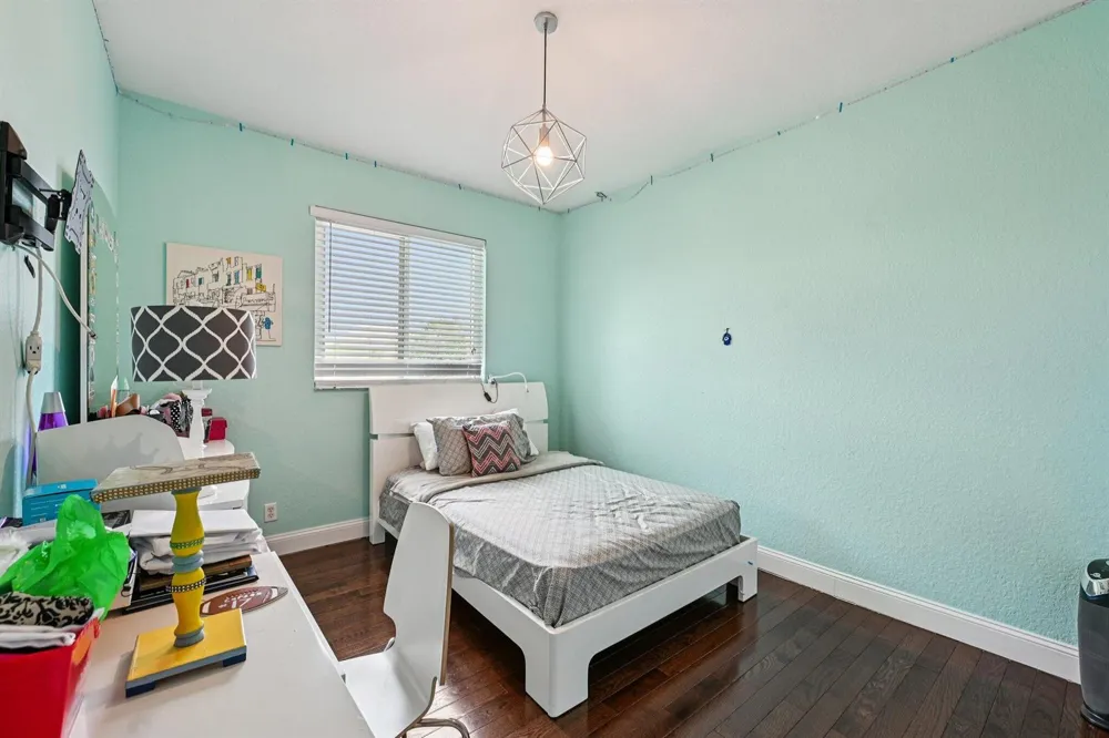 553 Gazetta Way West Palm Beach, FL 33413