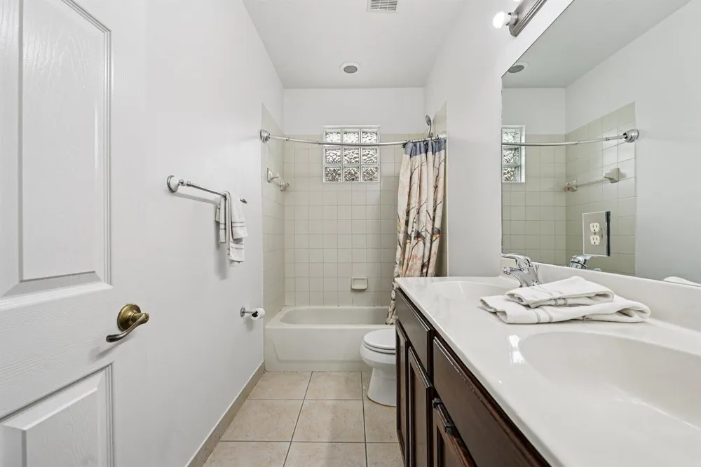 553 Gazetta Way West Palm Beach, FL 33413