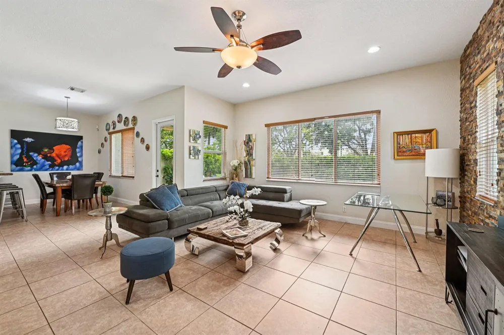 553 Gazetta Way West Palm Beach, FL 33413