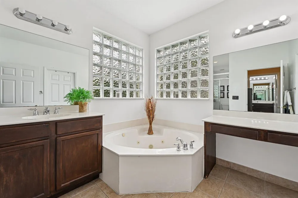 553 Gazetta Way West Palm Beach, FL 33413