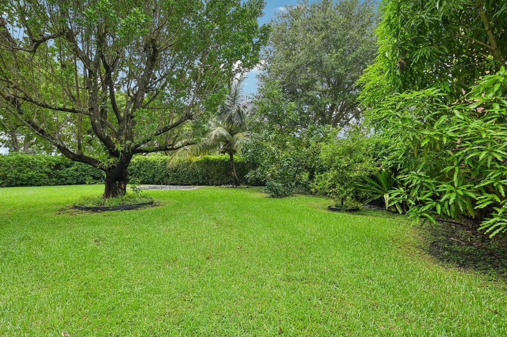 553 Gazetta Way West Palm Beach, FL 33413