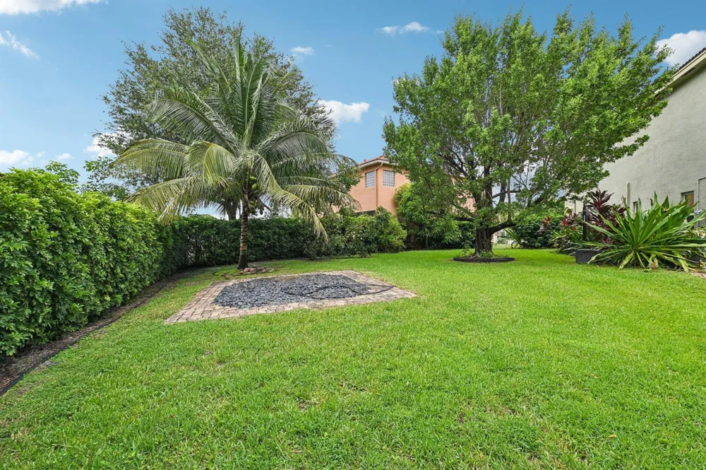 553 Gazetta Way West Palm Beach, FL 33413