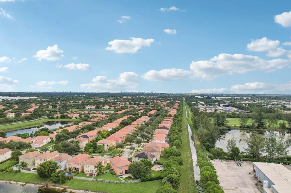 553 Gazetta Way West Palm Beach, FL 33413