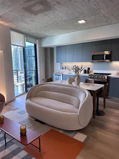307 SW 5th Street