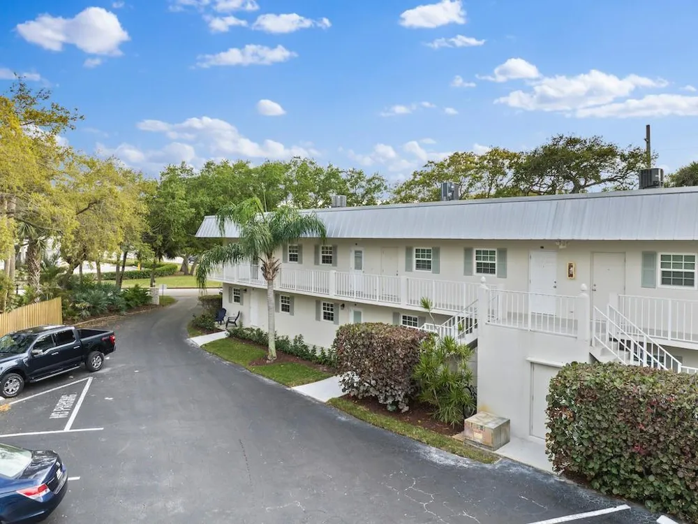 900 Jasmine Lane #10a Vero Beach, FL 32963