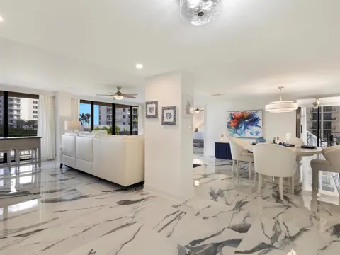 4200 Ocean Drive #2-301