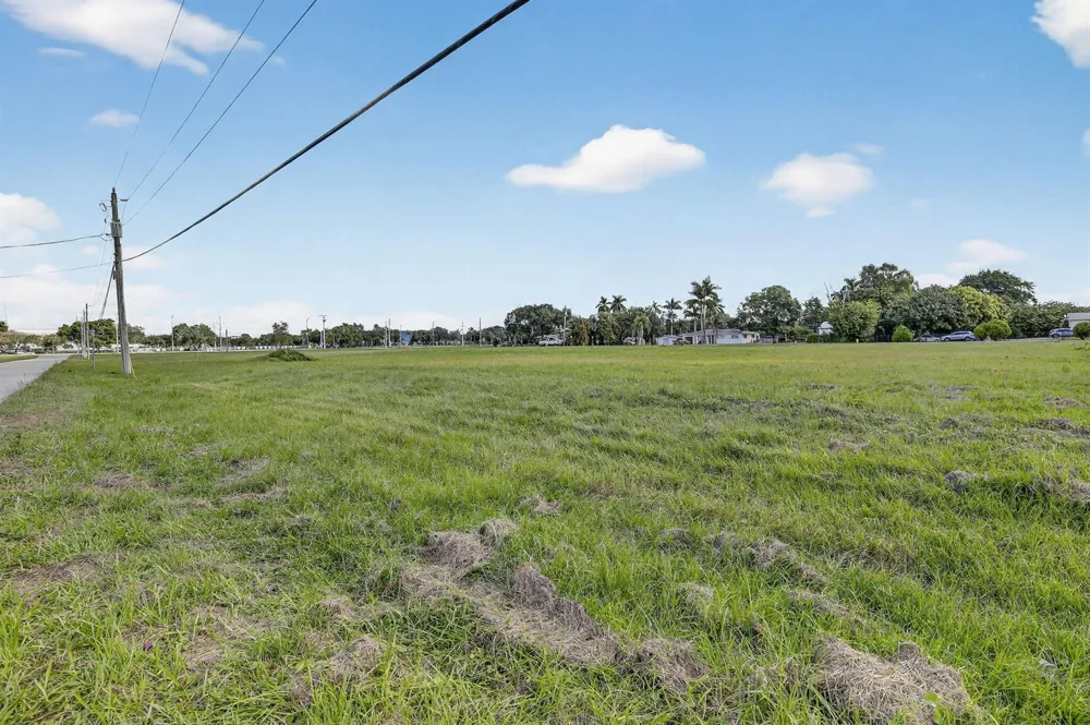 92 NW 92 AVENUE Cooper City, FL 33024