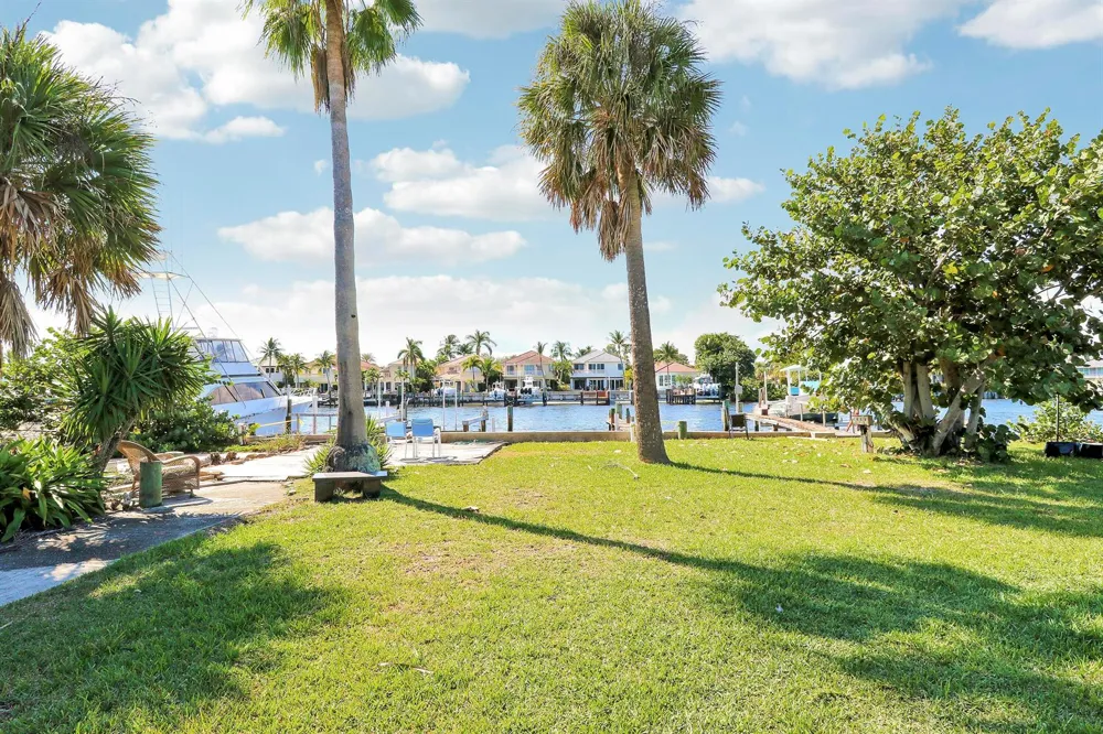 2031 Melody Lane Palm Beach Gardens, FL 33408