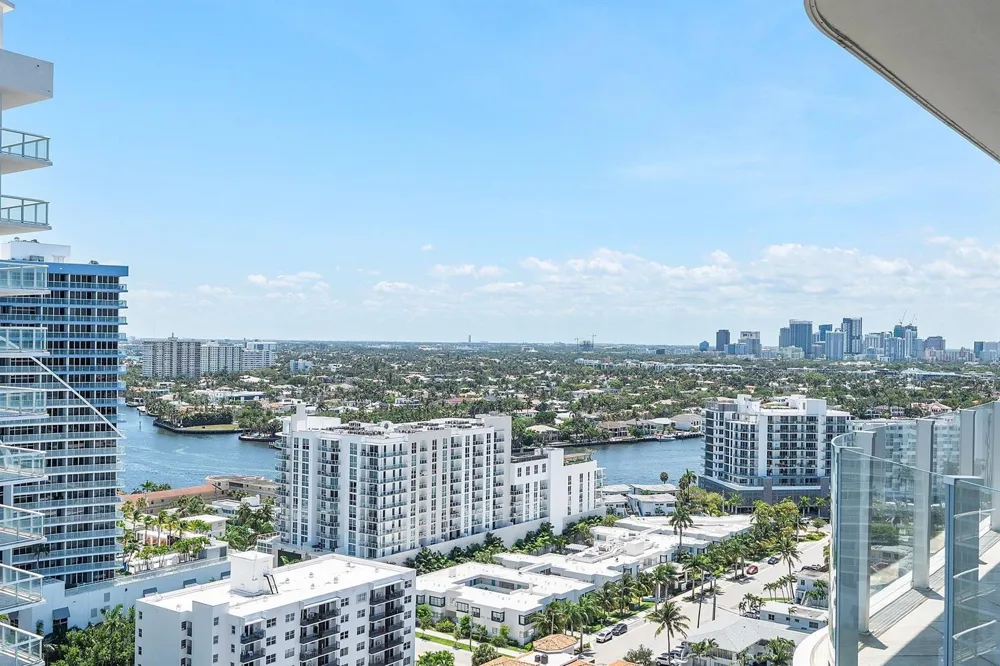 525 Fort Lauderdale Beach Boulevard #1801 Fort Lauderdale, FL 33304