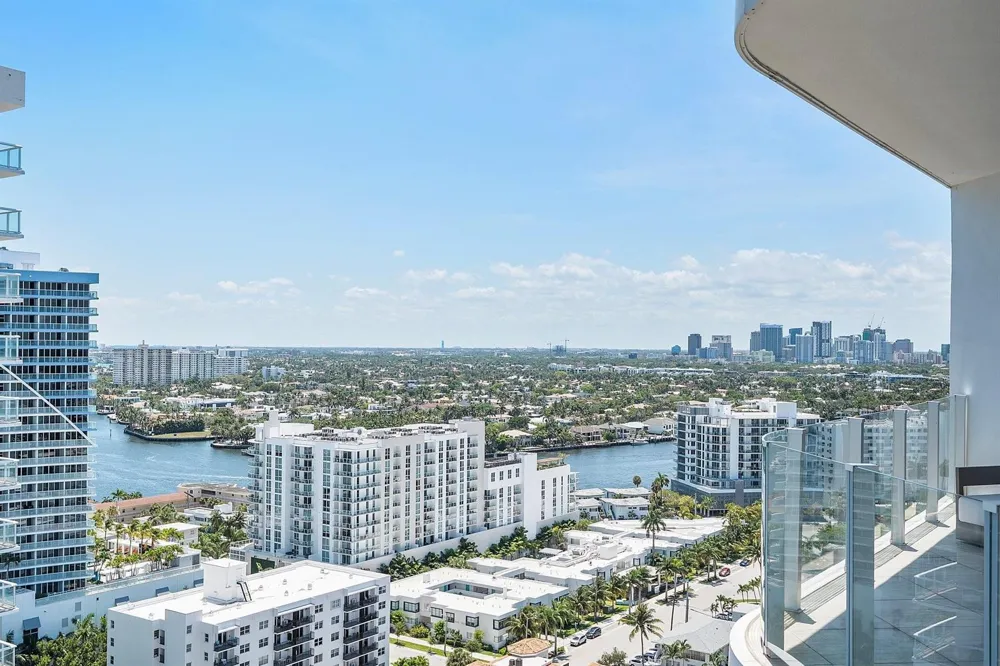 525 Fort Lauderdale Beach Boulevard #1801 Fort Lauderdale, FL 33304