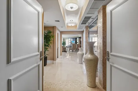 5050 Ocean Drive #703