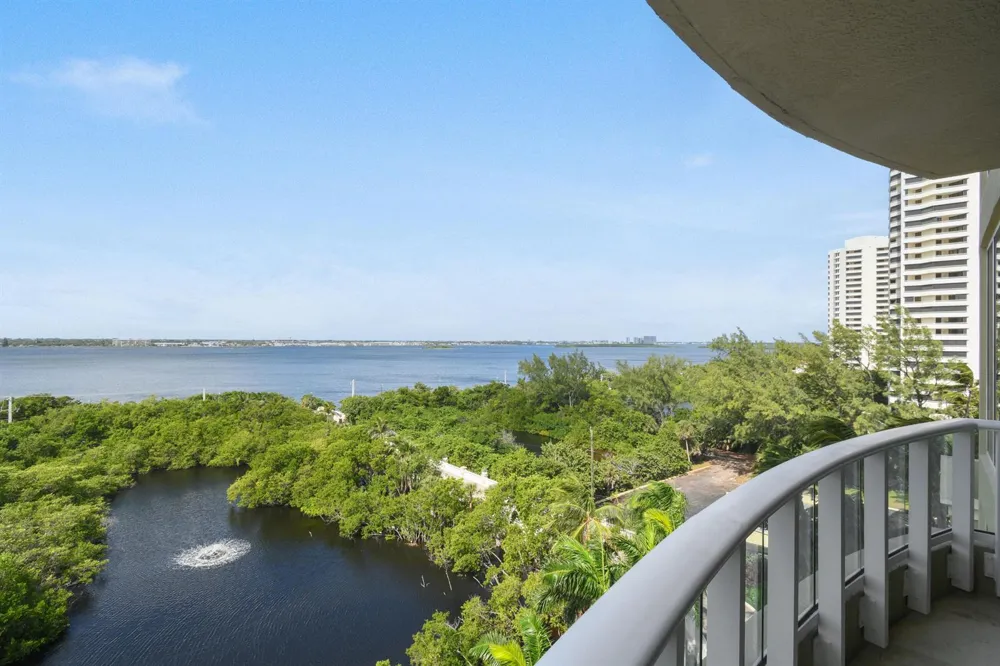 5050 Ocean Drive #703 Singer Island, FL 33404