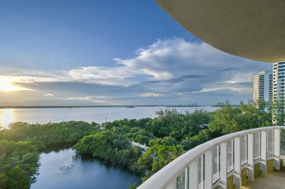 5050 Ocean Drive #703 Singer Island, FL 33404