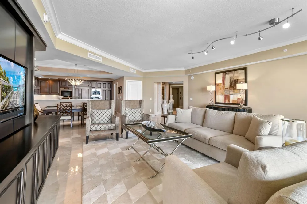 5050 Ocean Drive #703 Singer Island, FL 33404
