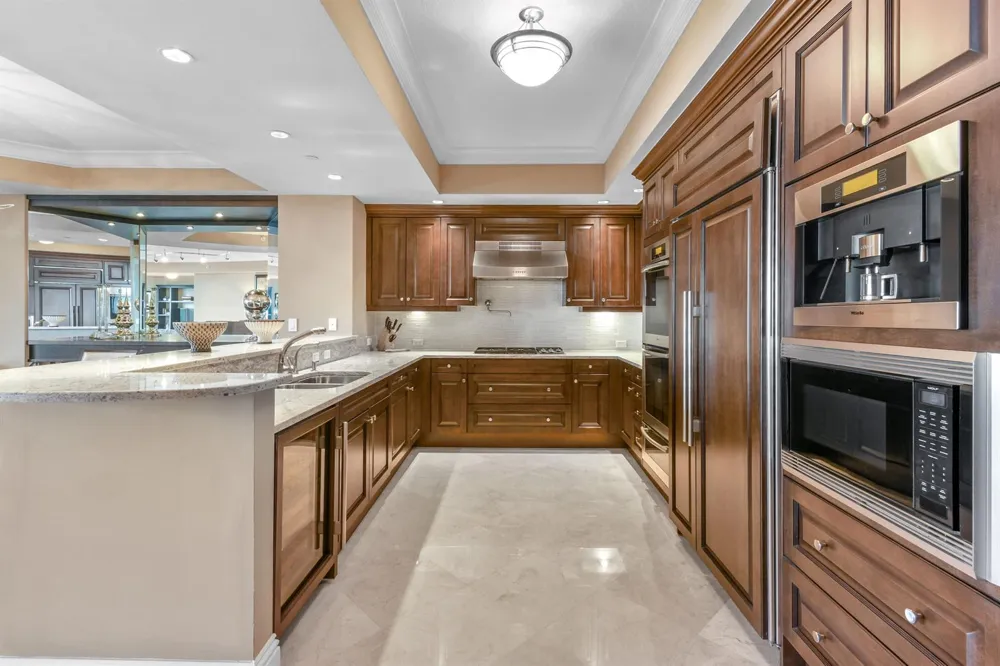 5050 Ocean Drive #703 Singer Island, FL 33404