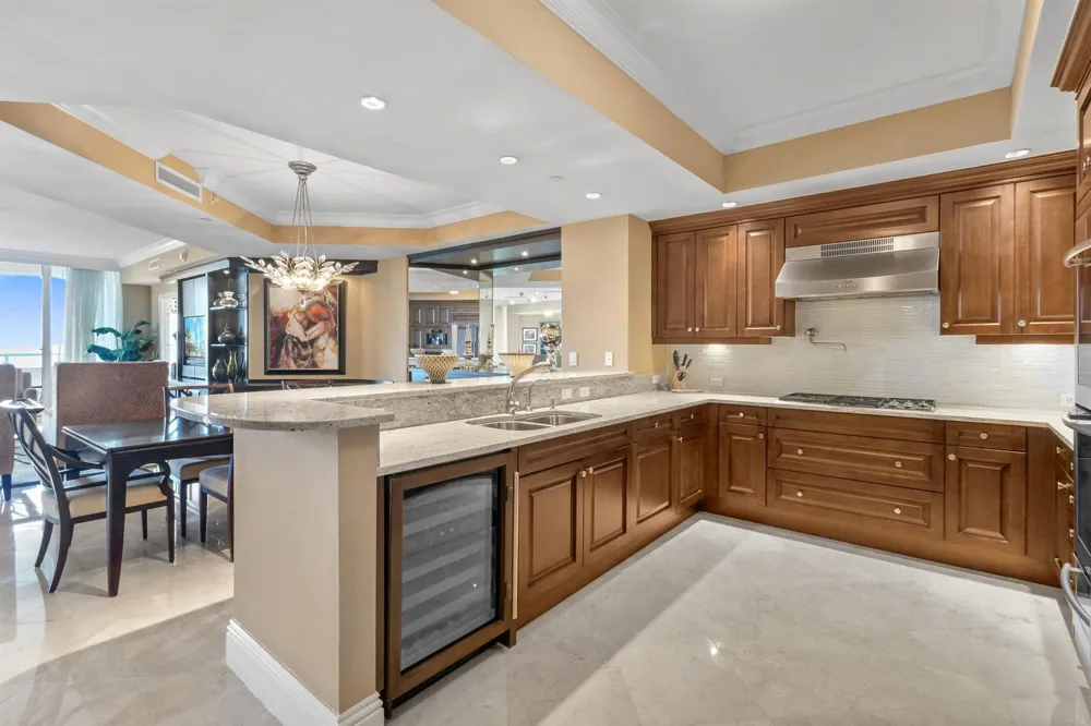 5050 Ocean Drive #703 Singer Island, FL 33404