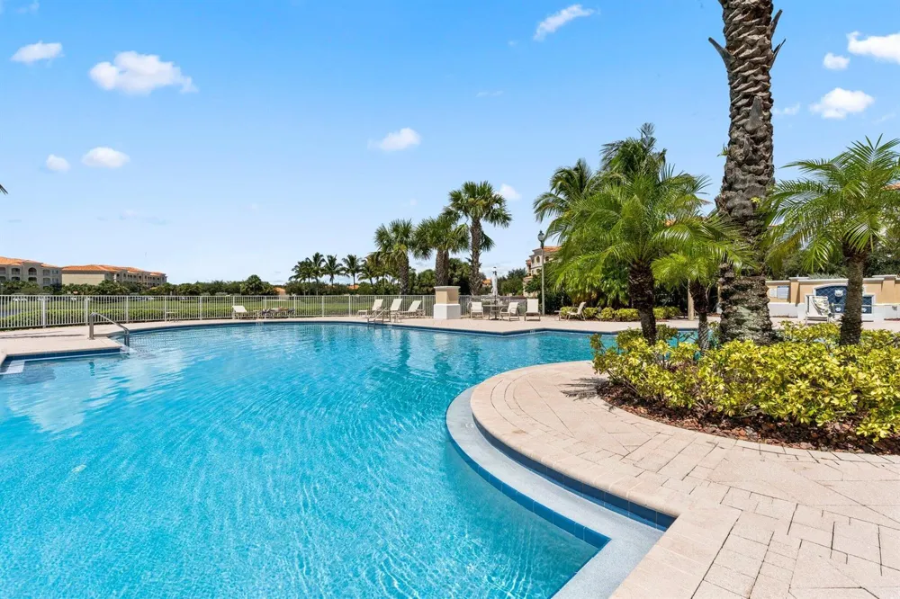 17 Harbour Isle Drive W #Ph03 Hutchinson Island, FL 34949