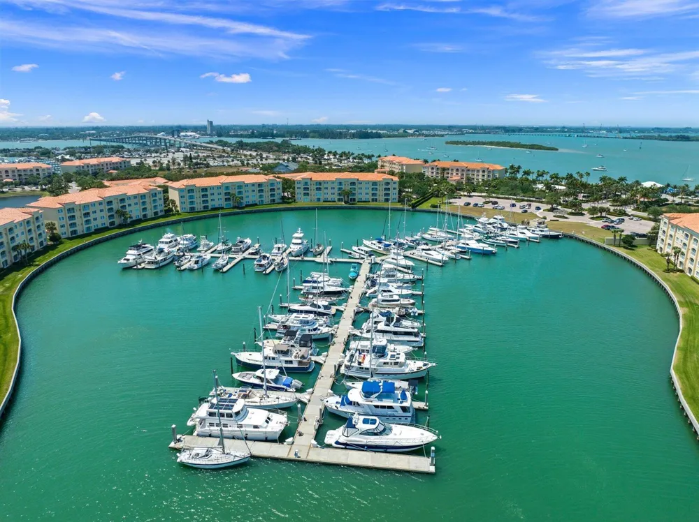 17 Harbour Isle Drive W #Ph03 Hutchinson Island, FL 34949