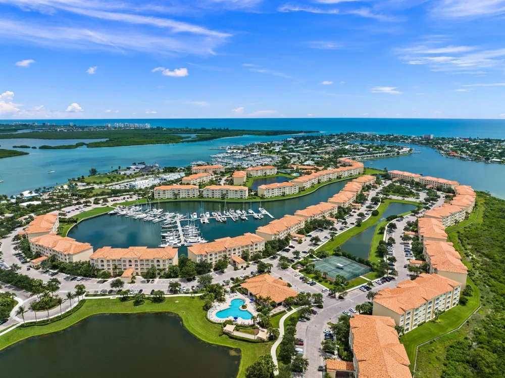 17 Harbour Isle Drive W #Ph03 Hutchinson Island, FL 34949