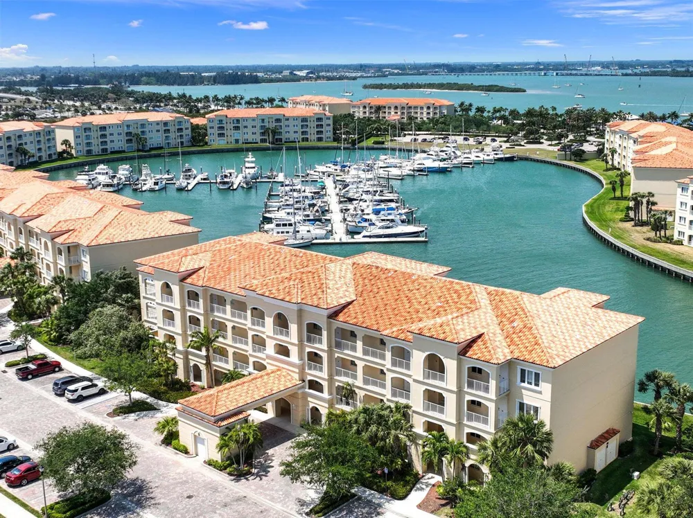17 Harbour Isle Drive W #Ph03 Hutchinson Island, FL 34949