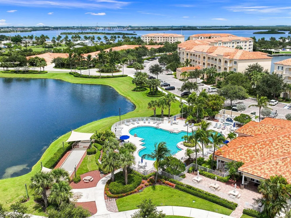 17 Harbour Isle Drive W #Ph03 Hutchinson Island, FL 34949