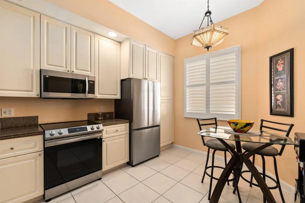 17 Harbour Isle Drive W #Ph03 Hutchinson Island, FL 34949
